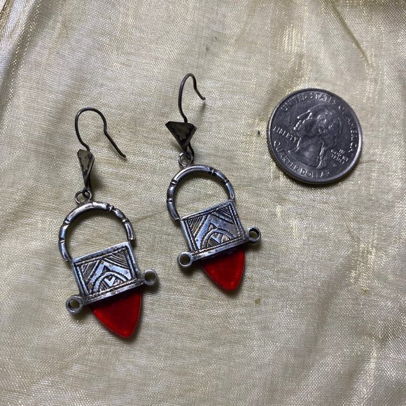 SOLD - Geometric silver and red earrings, handmade, North African design - Picture 2 of 4